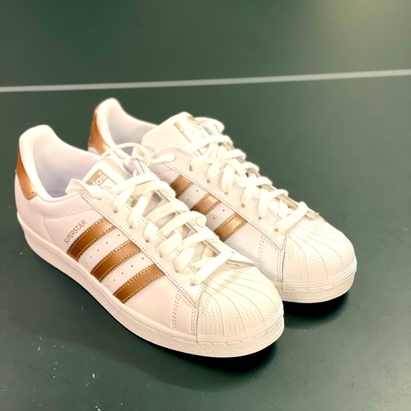 Adidas originals women superstar new in original box - Picture 2 of 4